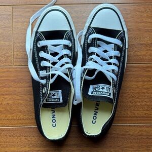 Converse Black and White Sneakers New sz 7
